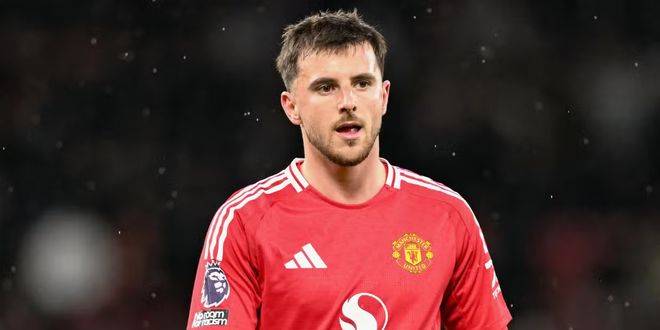 中甲冠军辽宁铁人队在沈阳故宫拍全家福：致敬历史，开启未来