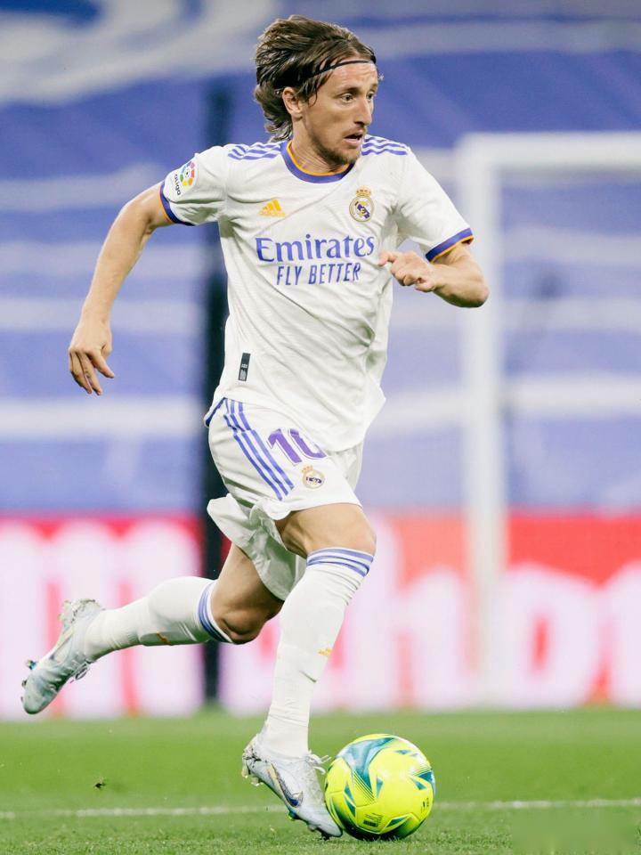 2分，又是2分！顶薪中锋被34岁老将羞辱，球迷嘲讽：这表现真的可以