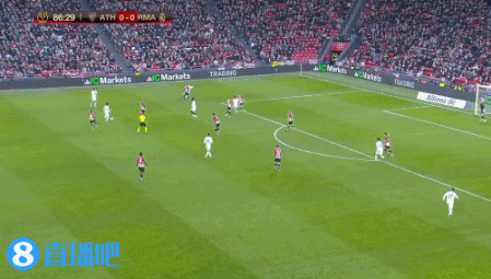 篮球湖人替补球员获得更多出场时间